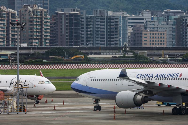 Exports booming, Taiwan's China Airlines orders 4 more Boeing freighters