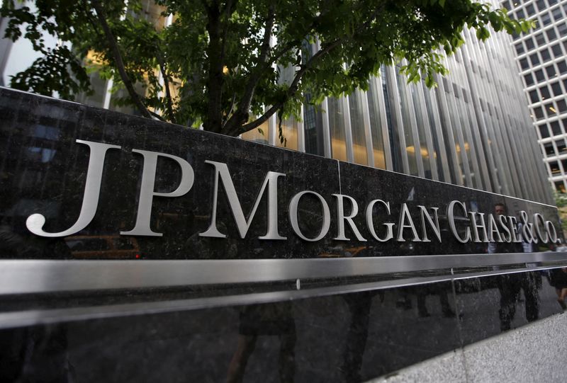 Factbox-U.S. banks tighten COVID-19 precautions as Omicron variant spreads