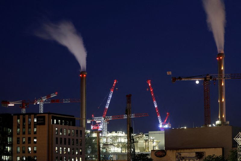 French trade deficit hits record high in November