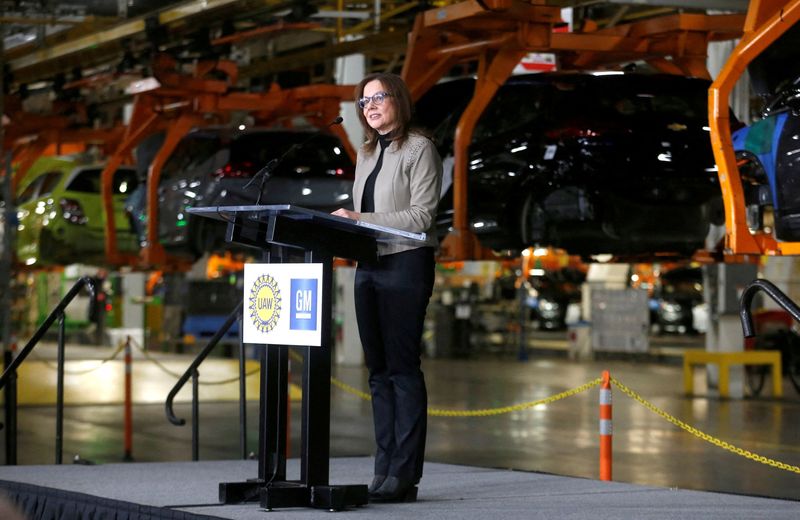 GM aims to launch personal self-driving car by mid-decade -CEO