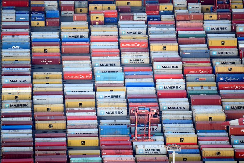 German exports rise, output falls slightly in November
