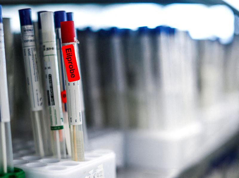 Germany's COVID-19 cases hit new record as labs warn of testing crunch