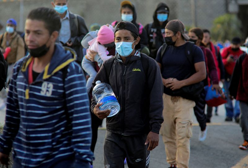 Hundreds of U.S.-bound migrants set off in Honduras in first caravan of 2022