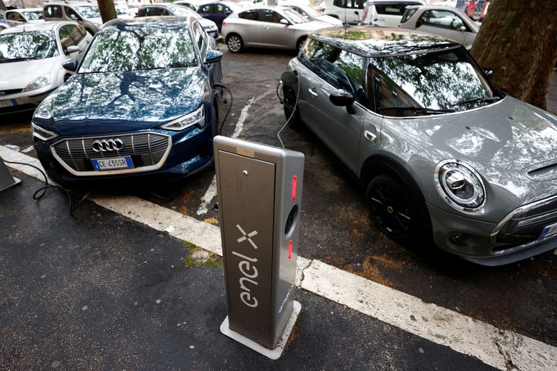 Italian car sales rise 5.51% in 2021, down 27.5% in December