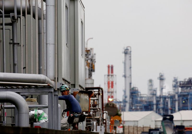 Japan machinery orders rise more than expected, govt welcomes pick-up signs