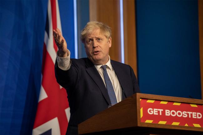 Johnson Says U.K. Can Ride Out Covid Wave Without Tighter Rules