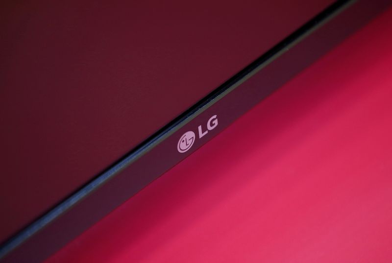 LG Display Q4 profit drops 30% on year, hit by lower TV panel prices