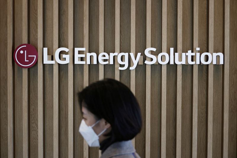 LG Energy Solution jumps in debut to become S.Korea's second-most valuable