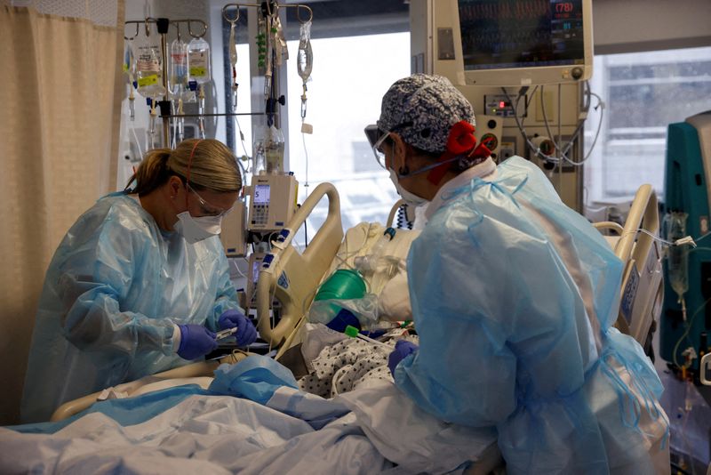 More U.S. medical teams to bolster states as Omicron surges