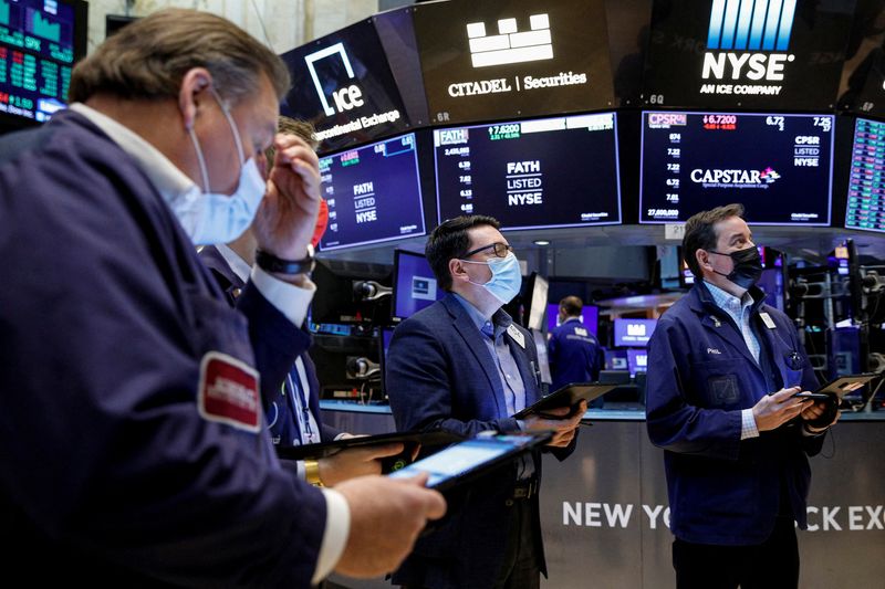 Tech tumble, lackluster GS earnings set to weigh on Wall Street