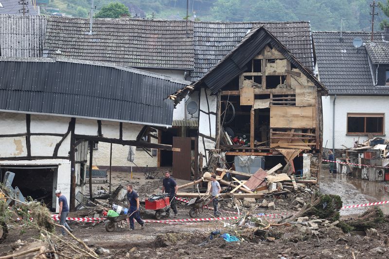 Natural disasters cost insurers $120 billion in 2021, Munich Re says