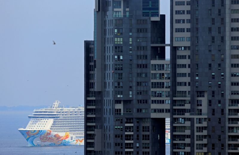 Norwegian Cruise cancels several sailings as Omicron cases surge