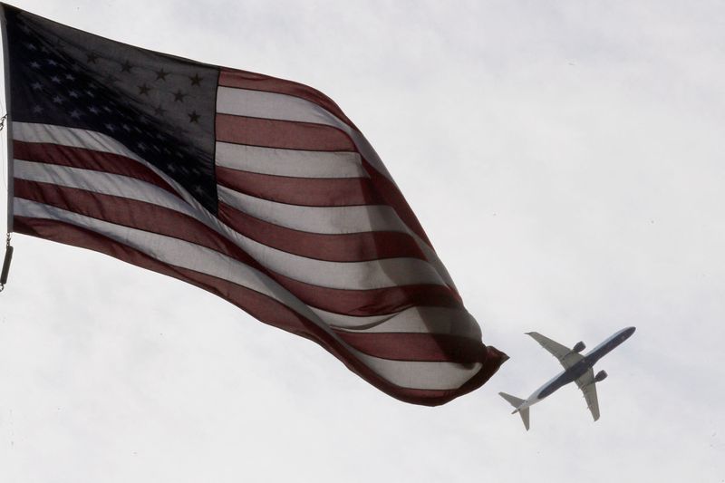 Omicron turbulence looms over U.S. airline earnings