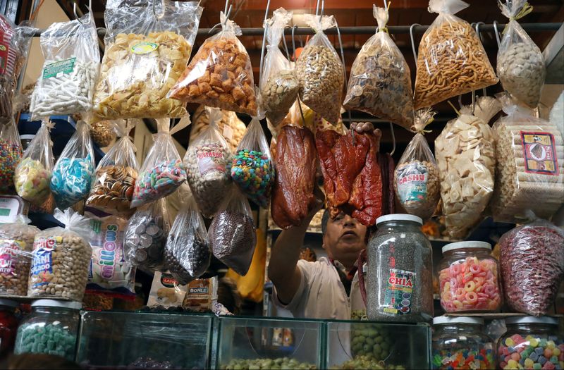 Peru's inflation closes 2021 at 13-year high