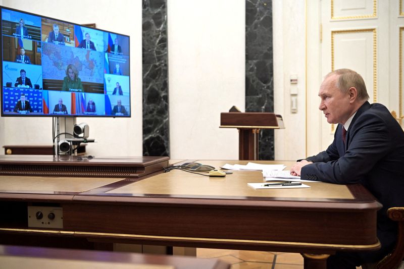 Russia prepares new measures as Omicron cases near 700