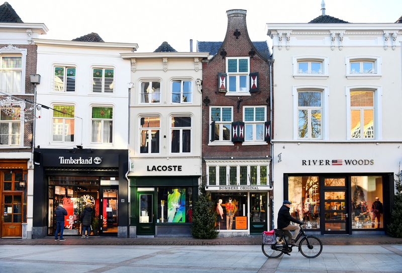 Some restaurants rebel, reopen ahead of Dutch COVID lockdown easing