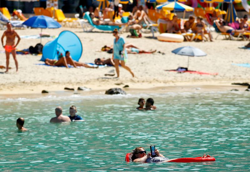 Spain's tourist sector seen reaching 88% of pre-pandemic size in 2022