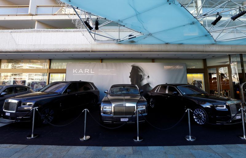 Strong demand pushes Rolls-Royce sales to a record high in 2021