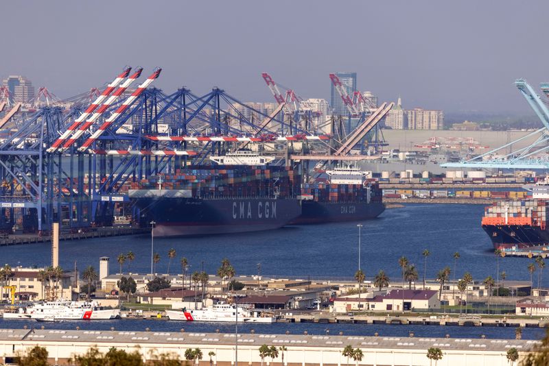 Supply chain snarls clog U.S. online holiday sales growth - report