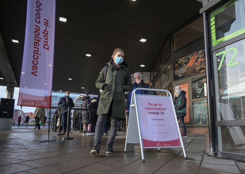 Sweden sets new record of COVID cases, sees peak at end of January