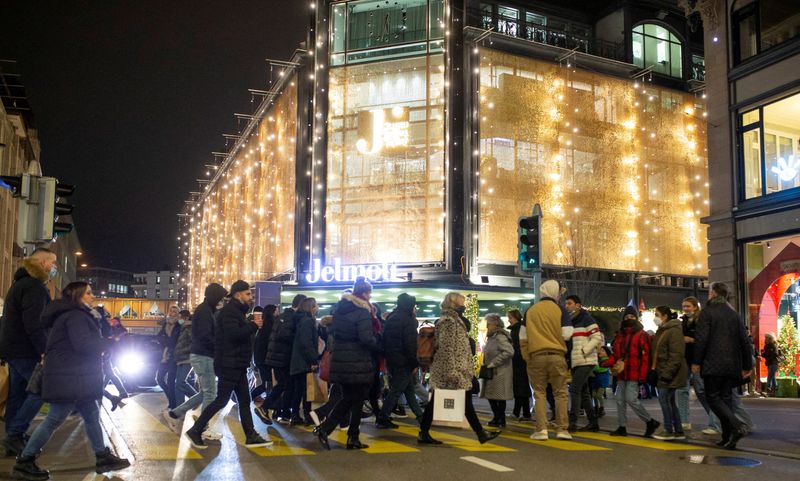 Swiss retail sales likely to drop in 2022 - Credit Suisse