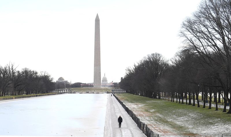 Thousands of flights canceled in eastern U.S. as winter storm heads north