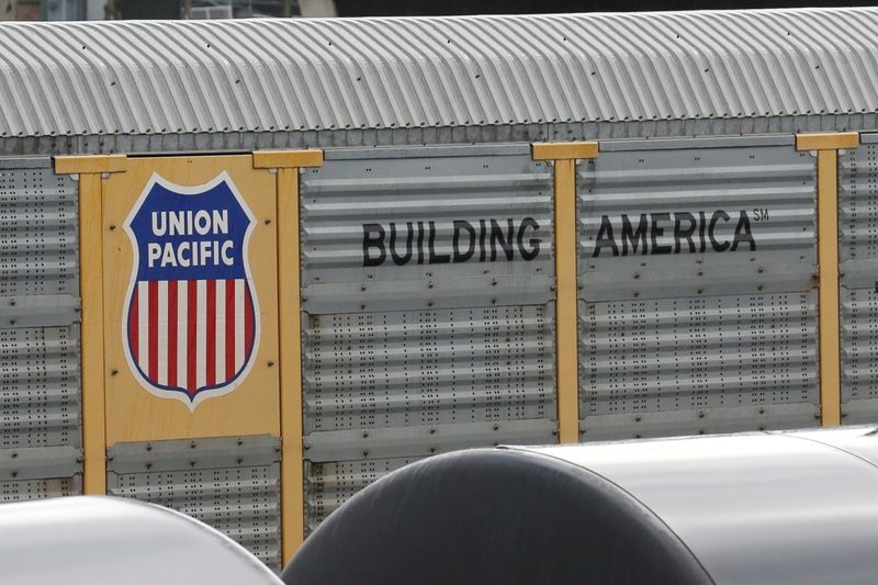 Union Pacific Stock Falls on Margins Warning -Breaking