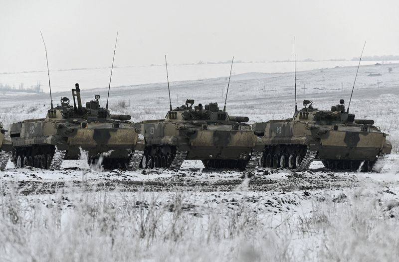 US and UK ready to punish Putin associates if Russia invades Ukraine