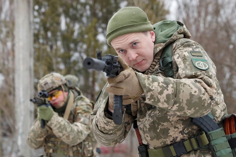 Ukrainian reservists gear up in case of conflict with Russia