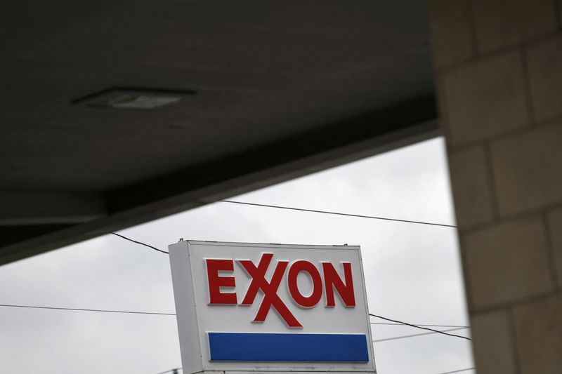 Union offers modified proposal to Exxon in Texas refinery lockout -official
