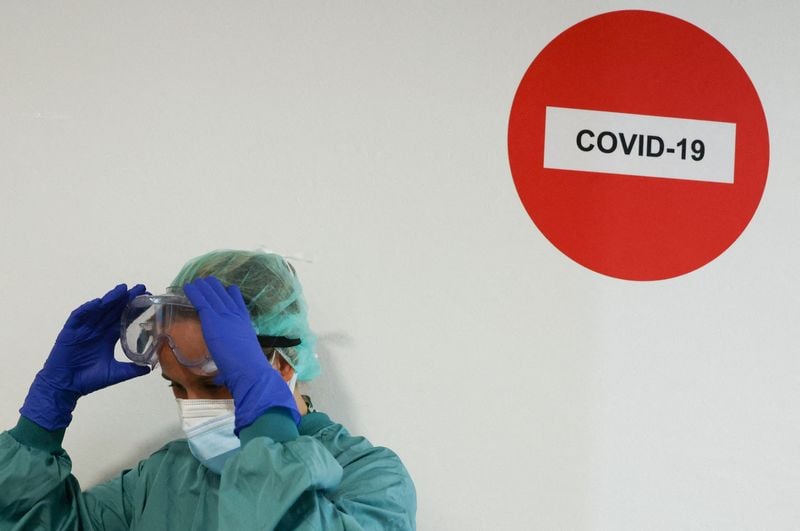 One facemask per week: Valencia health body guilty of neglecting COVID medics