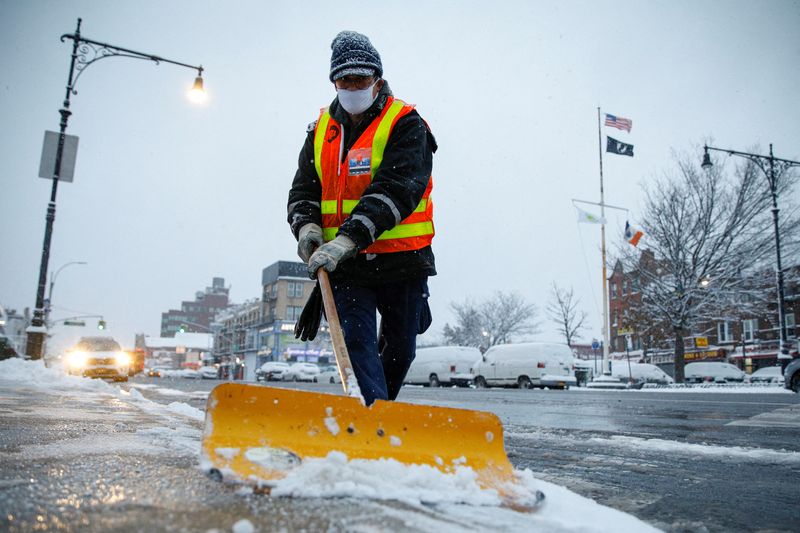 Winter storm in eastern U.S. shuts schools, cancels flights