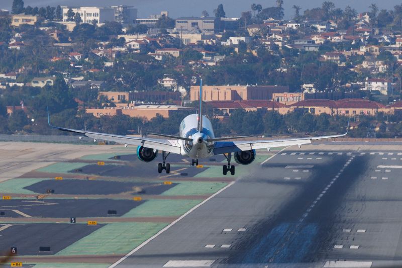 U.S. FAA: Wireless precautions will protect only final 20 seconds of flights