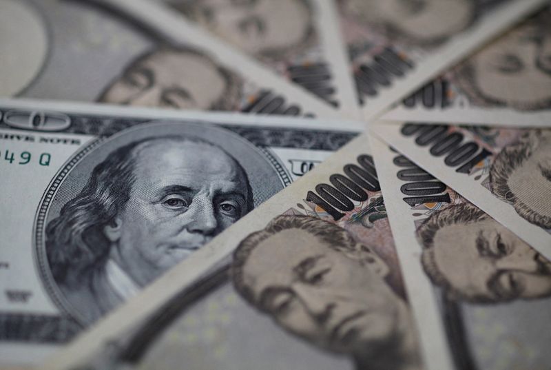 Yen wallows as Omicron fears subside and rate hikes loom