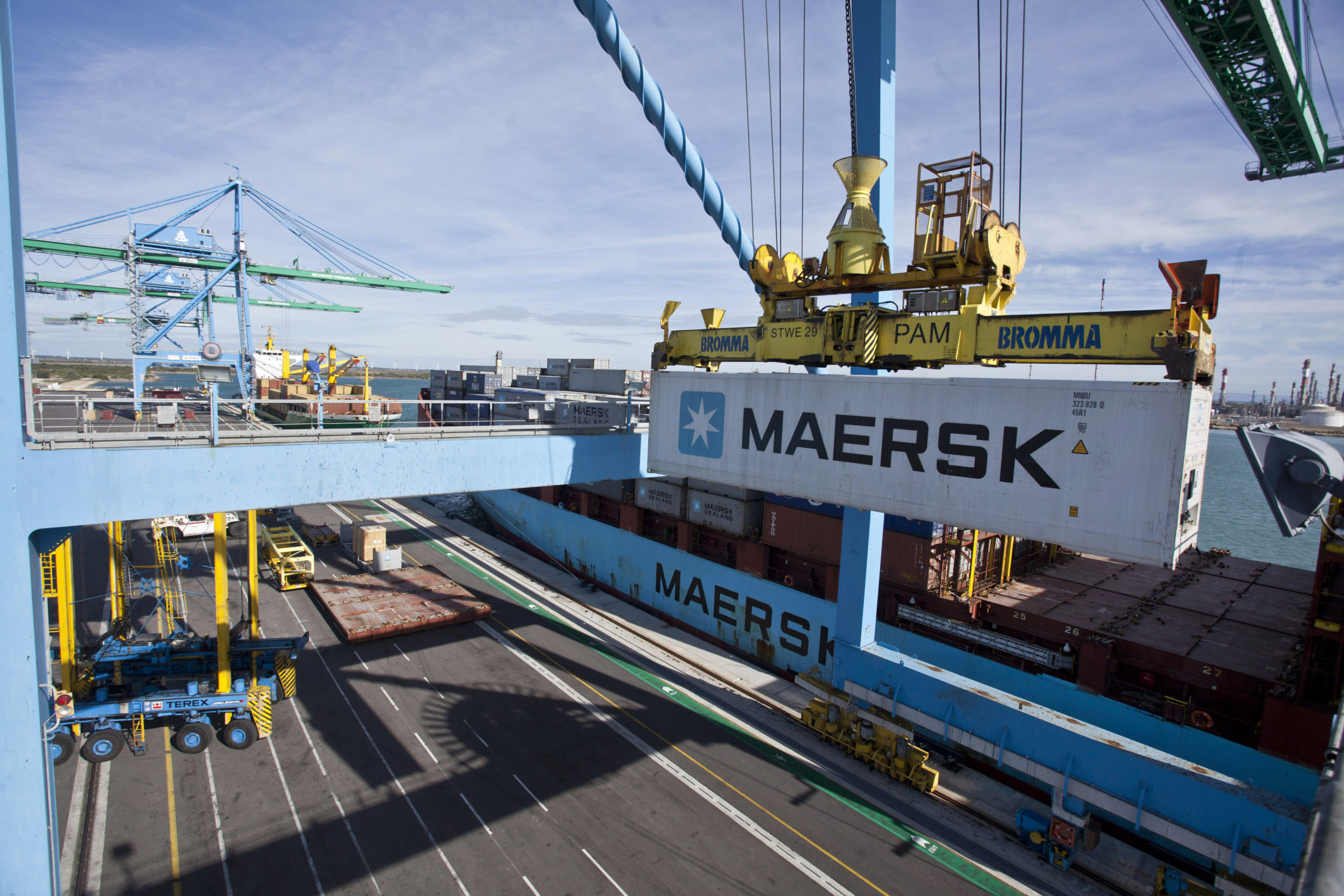 Maersk says it may suspend all deliveries to Russia