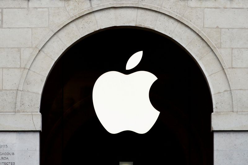 Apple plans to debut low cost 5G iPhone in March - Bloomberg News