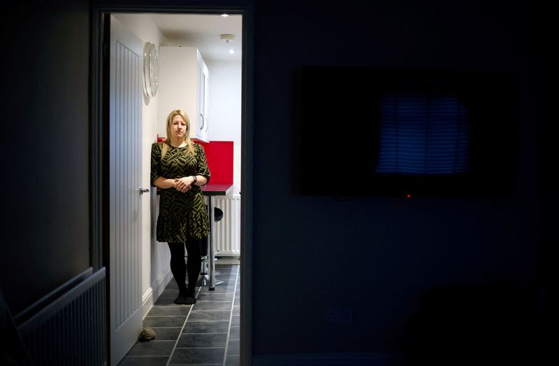 As inflation hits 30-year high, UK households start to buckle
