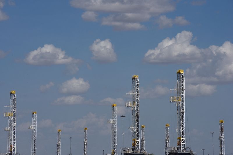 As oil nears $100 a barrel, U.S. drillers get busy in costly shale basins