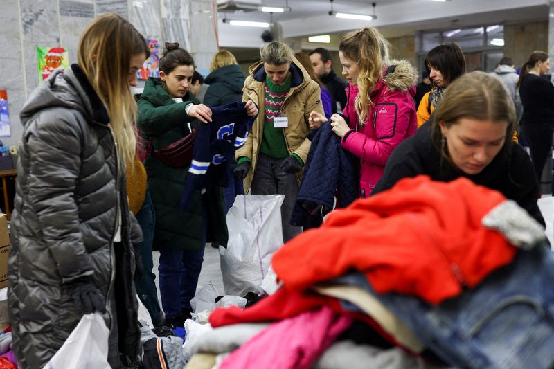 As refugees pour in, a defiant Ukrainian city prepares for war