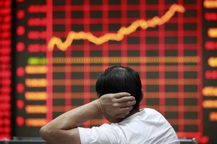 Asian Stocks Mixed, Investors Brace for U.S. Inflation Data