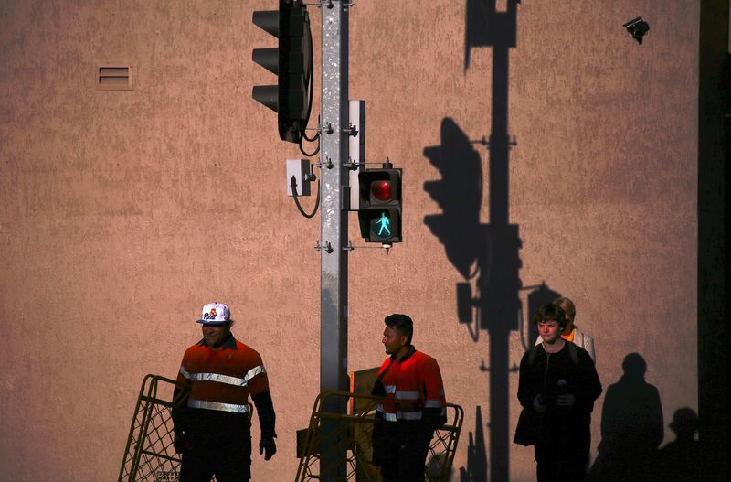 Australian wages pick up in Q4, still not fast enough