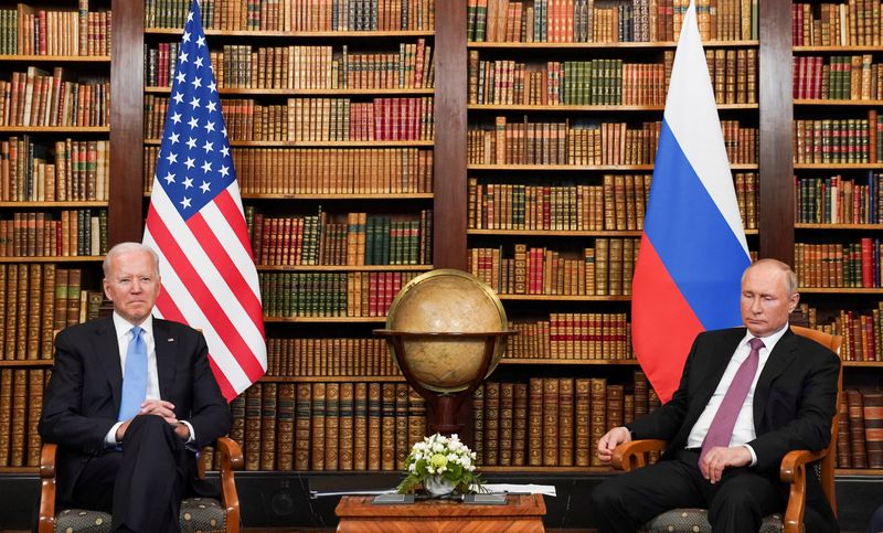 Biden and Putin to speak as Ukraine warnings mount