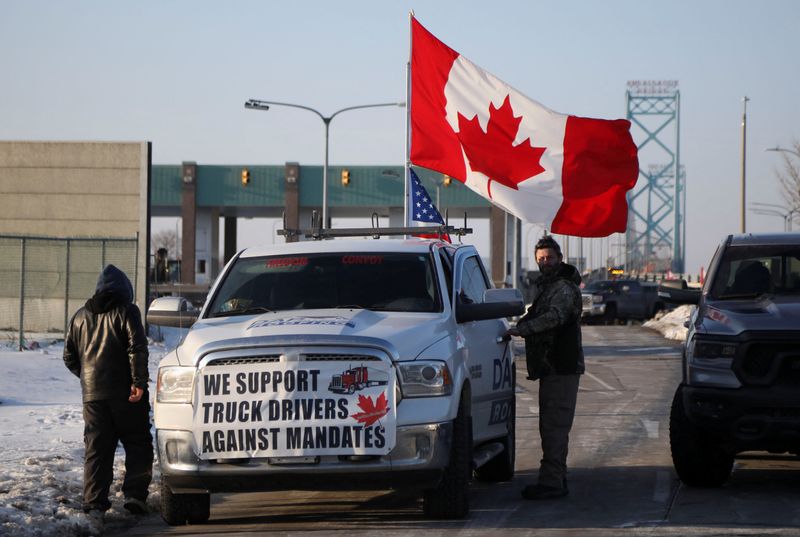 Canadian authorities scramble to end anti-vaccine mandate protests