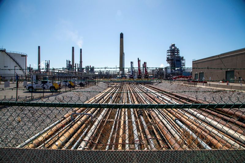 Canadian pipeline operator Enbridge reports higher profit as transport volumes rise