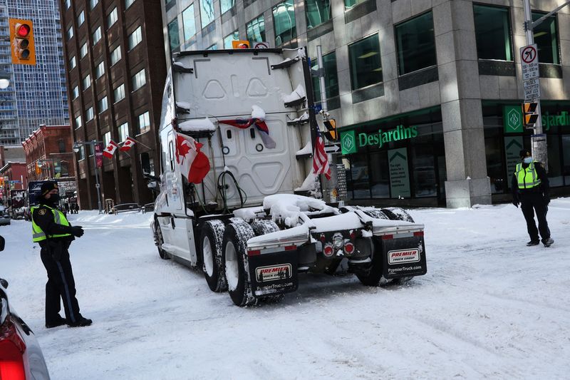 Canadian police push to restore normality to the capital