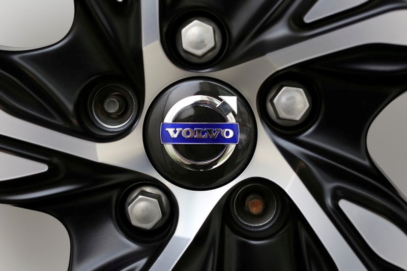 Citing sanctions, Volvo suspends car shipments to Russia