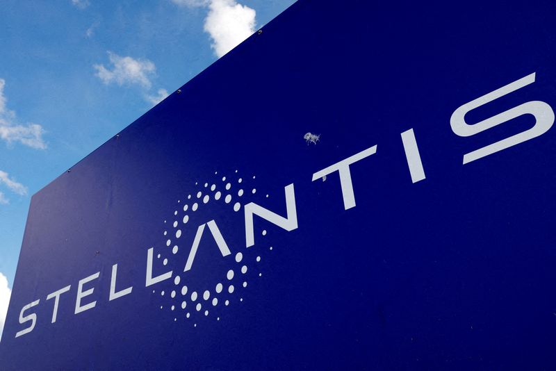 Deal on Stellantis battery plant will be signed in days, Italian minister says