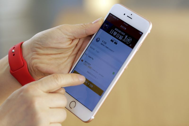 Dutch foundation seeks consumer damages over Apple, Google app payments