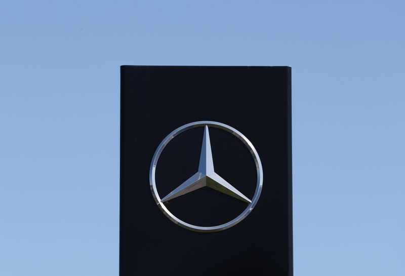Electric and high-end cars lift Mercedes-Benz earnings