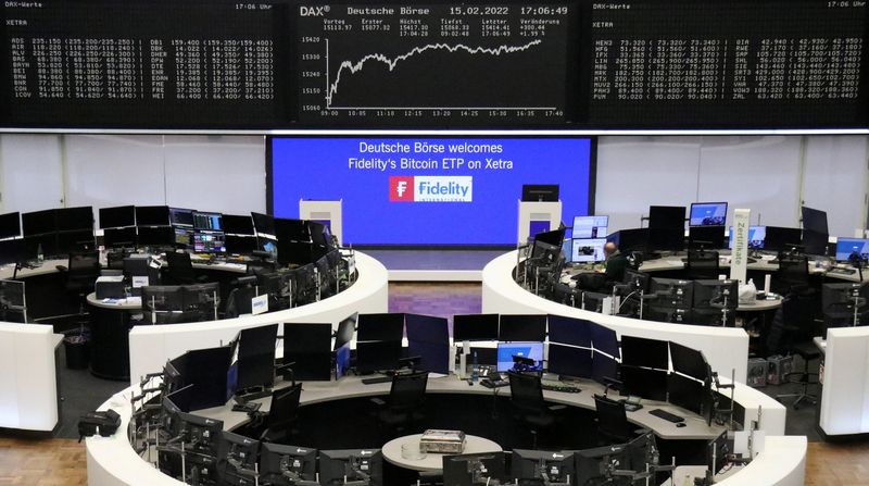 European stocks inch higher; investors focus on Russia-Ukraine tensions